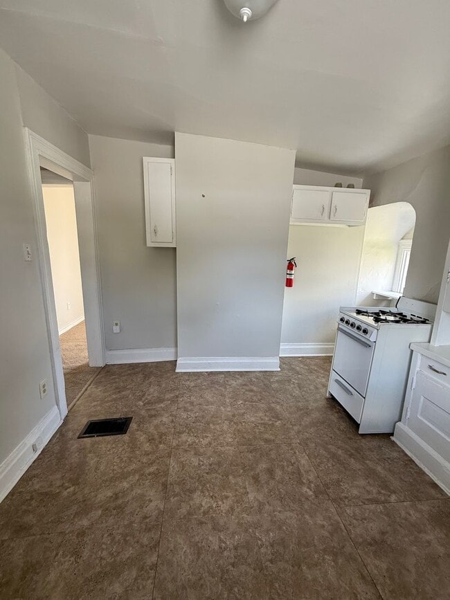 Photo - 1 Bed 1 Bath in Swissvale Unit 3