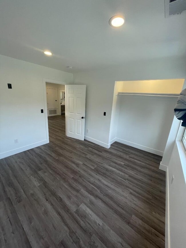 Photo - 2530 Francisco Blvd