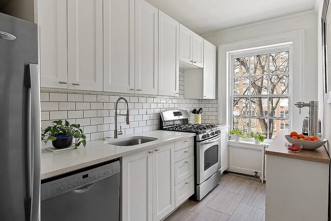 Photo - 198 Sixth Avenue Unit 4