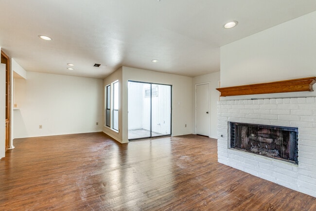 Photo - 3007 Allister St