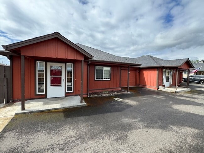 Building Photo - 118 SHAST A&amp;B Unit B