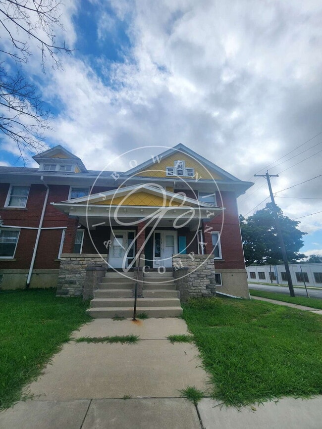 Building Photo - 2 bed 2 story townhouse! Individual baseme...