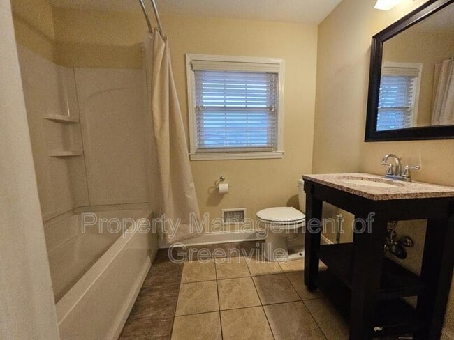 Photo - 104 S Orchard Dr