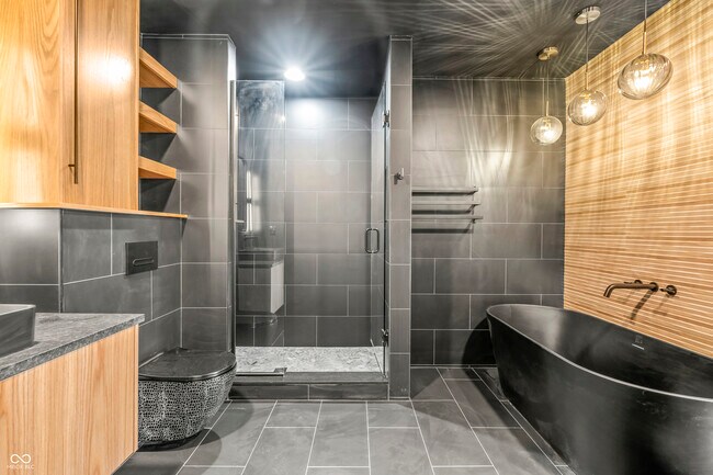 Photo - 512 Lockerbie Cir N