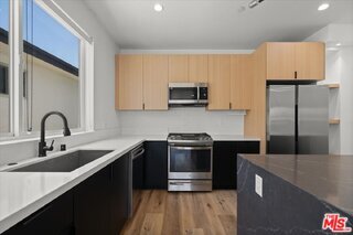 Photo - 839 N McCadden Pl