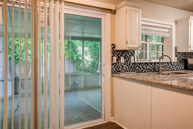 Photo - 4940 Tanners Spring Dr