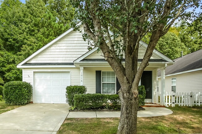 Building Photo - 1916 Harrison Park Dr