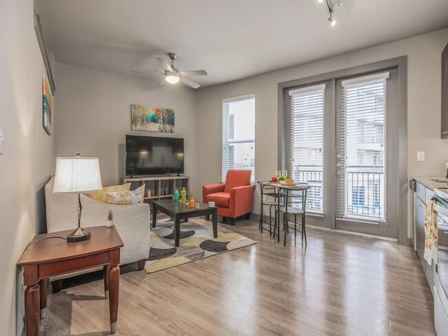 Photo - 1915 Canterbury St Unidad ID1359154P