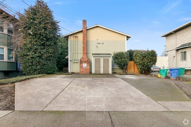 Building Photo - Great Central Portland Triplex 2 Bed 1 Bath! Rental