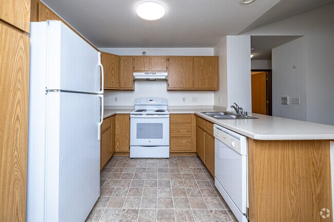 2BR, 1BA - 915SF - Kitchen