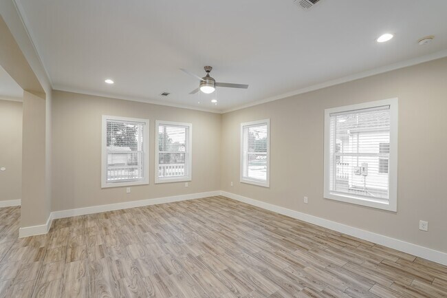 Photo - 9330 Crestview Dr