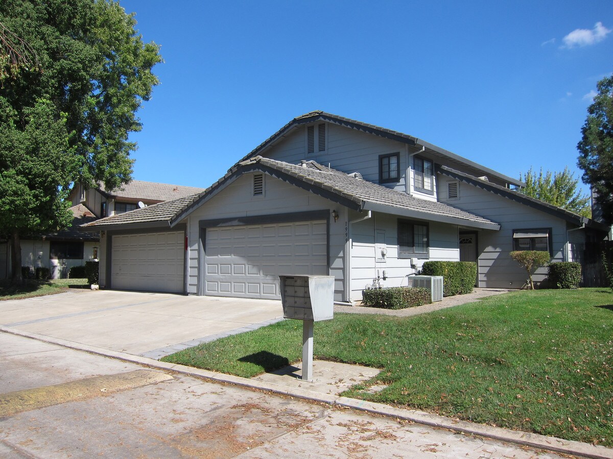 Photo - Lakeshore Meadows