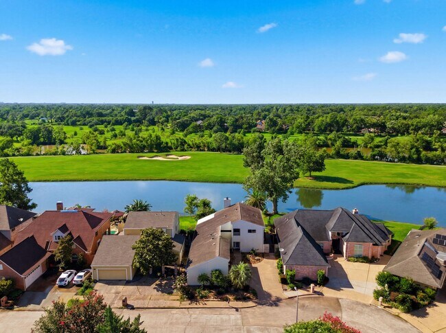 Photo - 2810 Lakeview Dr