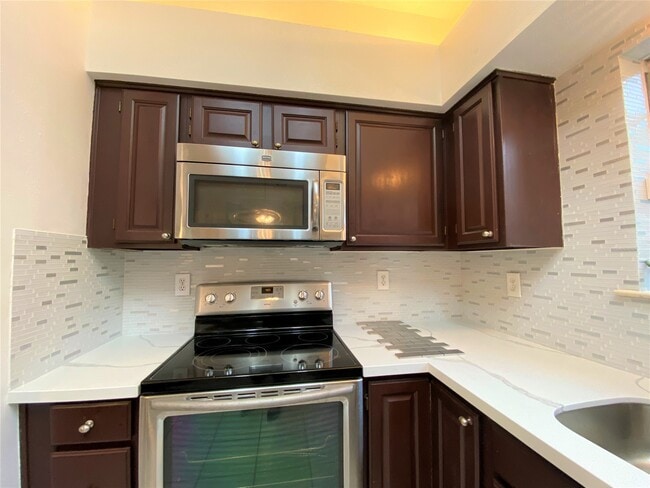 Building Photo - 6918 Springcrest Ct