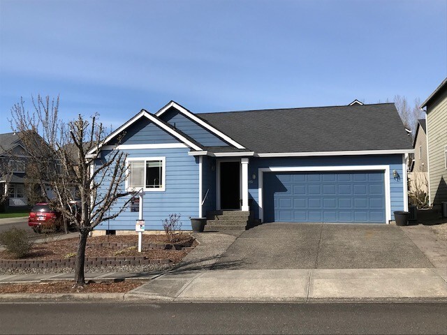 Great Layout on This One Level Ridgfield Home - Great Layout on This One Level Ridgfield Home