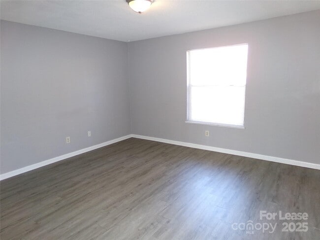 Photo - 1351 N 6th St