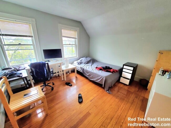 Building Photo - 12 Bennett St Unit 3 Rental