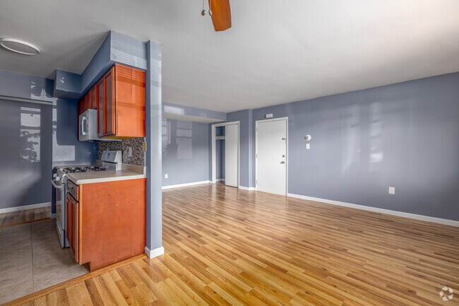 2BD, 2BA - 900 SF