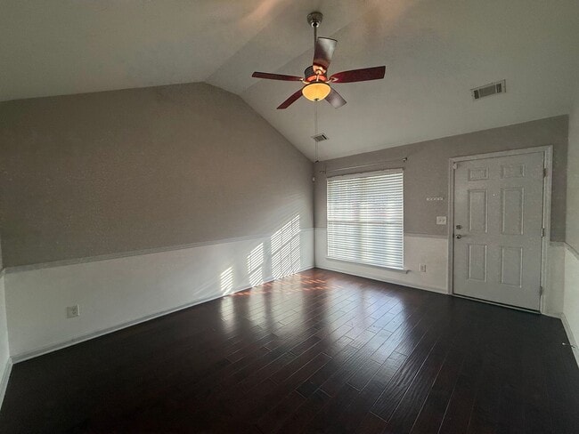 Photo - 139 Fox Haven Dr