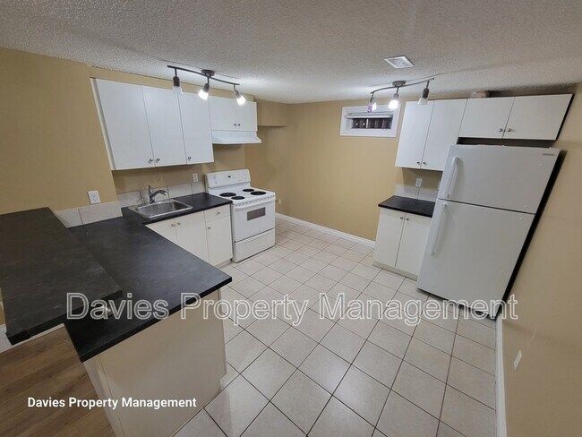 Photo - 9072-9052 52 St NW