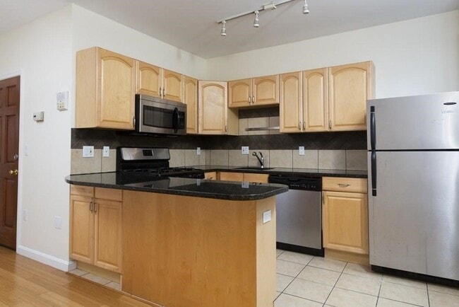 11 Bartlett Pl Unit 4
