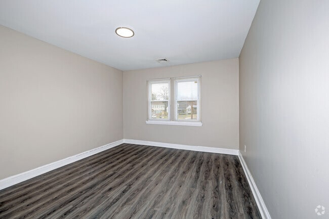 2BR, 1BA - 900SF - Primary Bedroom - Haddon Crossing Apartment Homes