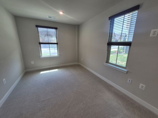 Photo - BEAUTIFUL END UNIT TOWNHOME IN NEW MARKET