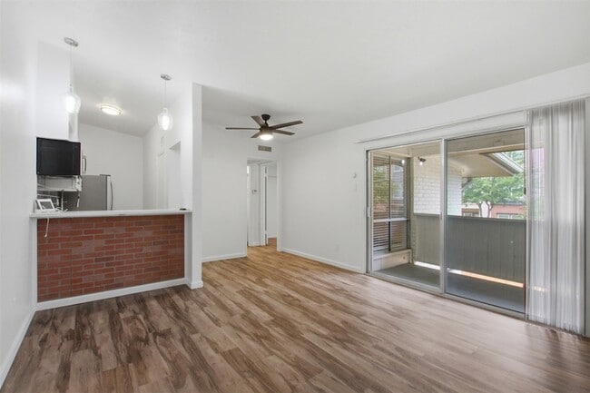 Photo - 2627 Douglas Ave Unit 216