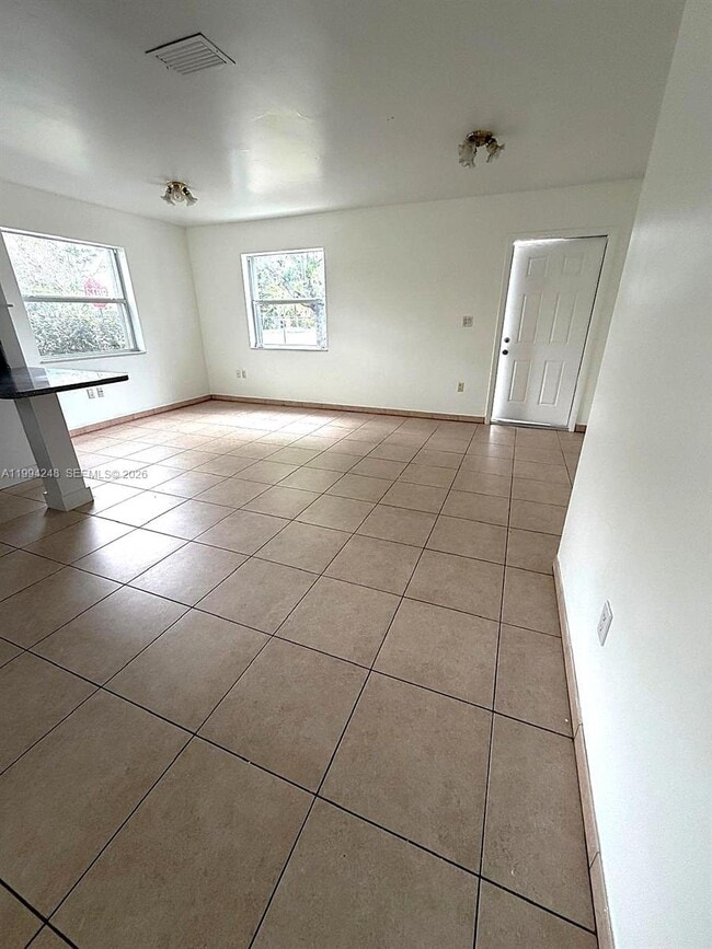 Photo - 14140 NE 2nd Ct Unidad 2