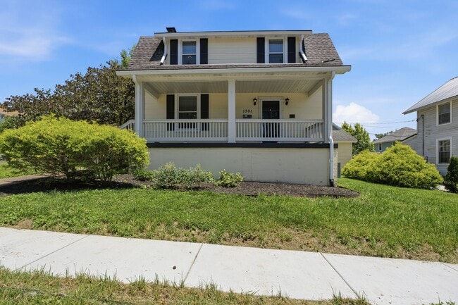 Photo - 1301 Clarke St