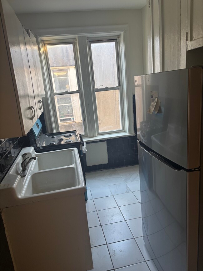 Photo - 201 E 51st St Unit Apt 2