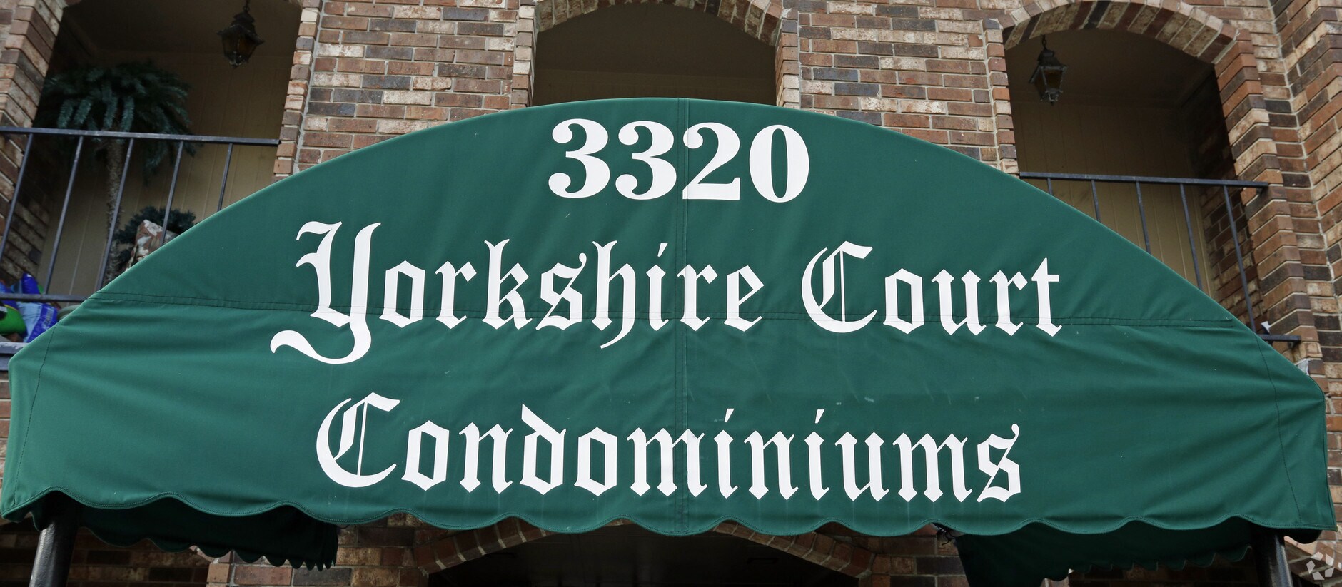 Photo - Yorkshire Court Condominums