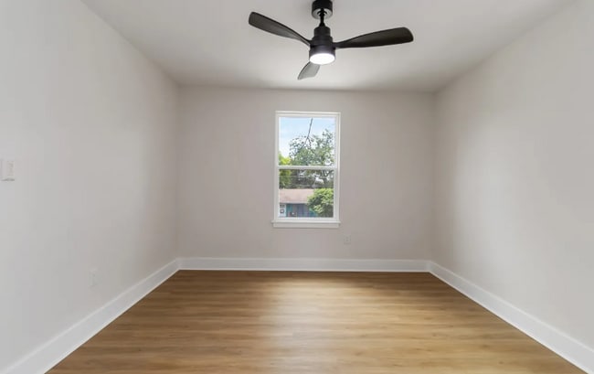 Photo - 237 Carle Ave