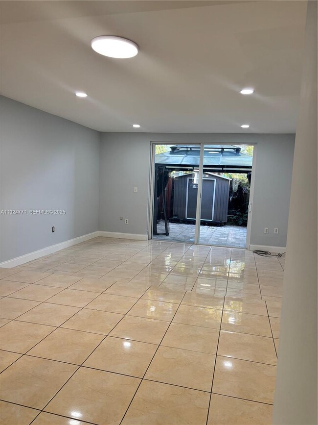 Photo - 600 NW 107th Ave Unit 9B