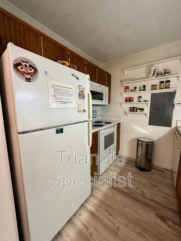 Photo - 1420 Collegiate Cir Unit 101