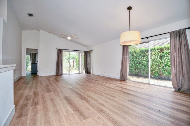 Photo - 73 Admirals Ct