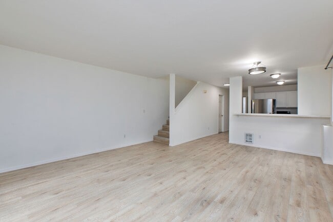 Photo - Shoreline Townhome for Lease - Great Location