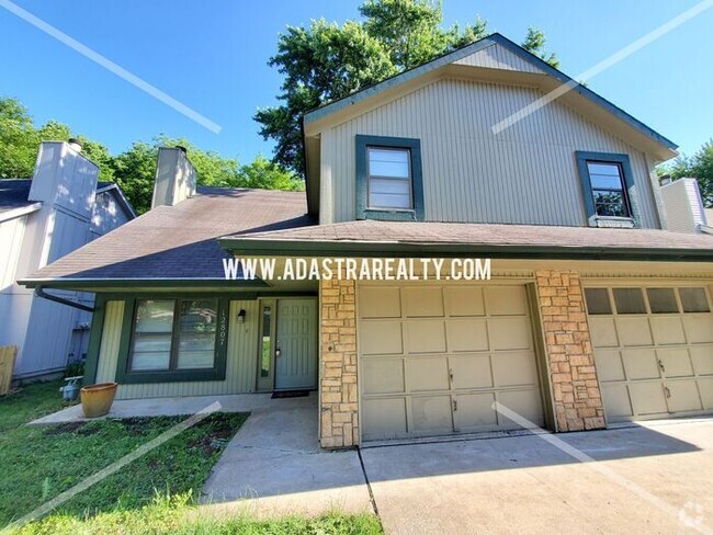 Building Photo - MOVE IN SPECIAL!! Beautiful Lenexa Duplex-... Rental