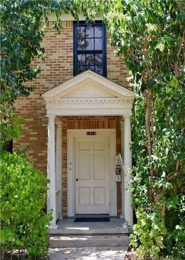 Building Photo - 1918 Robbins Pl Unit #B