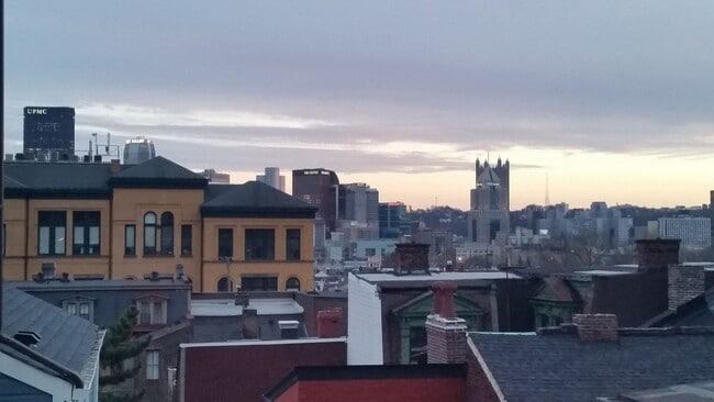 Building Photo - EXTREMELY SPACIOUS AND REMARKABLY REMODELED NORTHSIDE HOME- AVAIL NOW!