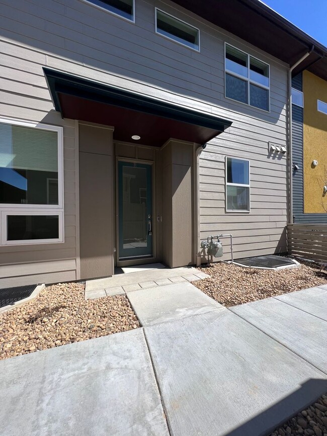 Photo - Modern 3B/4B Condo- Available June 10th