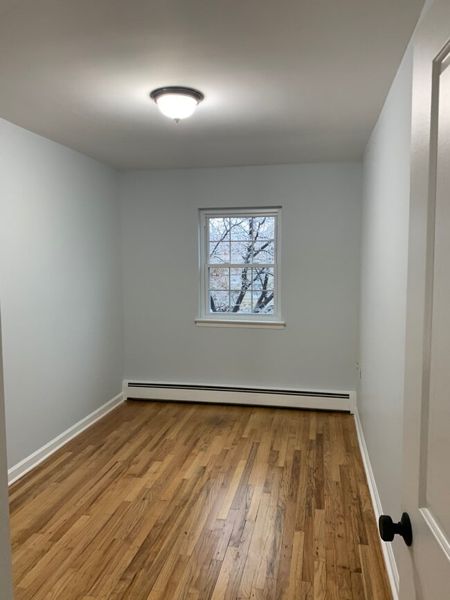 Photo - 229 E 237th St Unidad 2nd floor