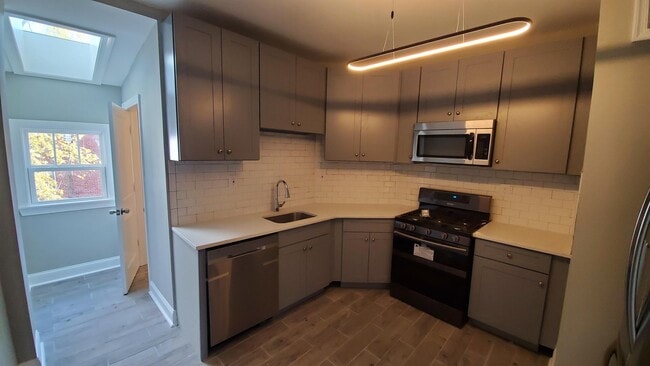 Photo - 315 W 30th St