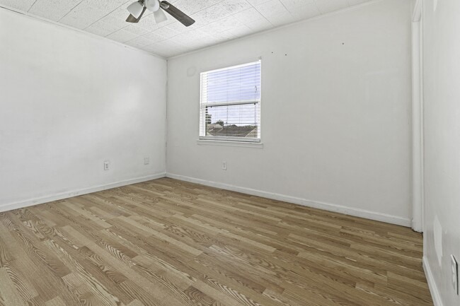 Photo - 421 Holy Cross Pl