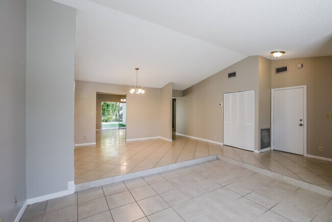 9611 NW 44th Ct
