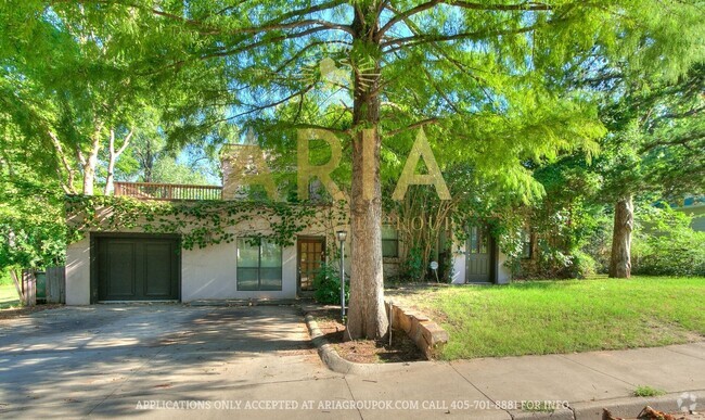 Building Photo - MOVE IN SPECIAL! Unique 4 Bed/2.5 Bath Two... Rental