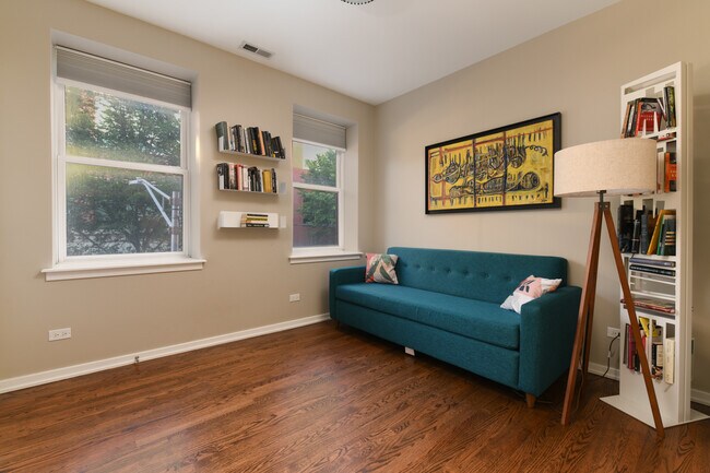 Photo - 1735 W Division St