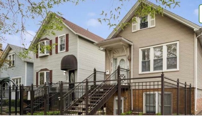 Building Photo - 2512 W Lyndale St Unit 2