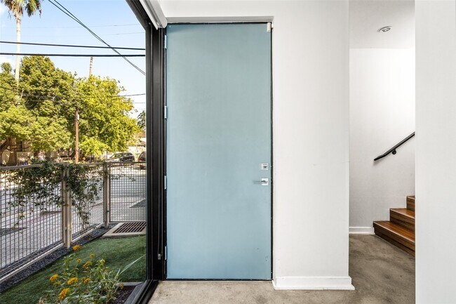 Photo - 2202 Whitney St