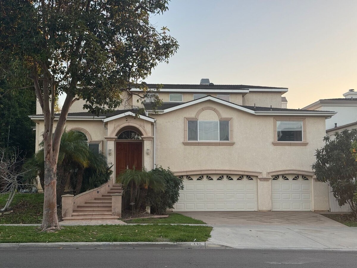 Beautiful multigenerational Mediterranean-style Long Beach residence - Beautiful multigenerational Mediterranean-style Long Beach residence